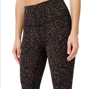 NWT Lululemon High Rise Wonder Under Crops size 4